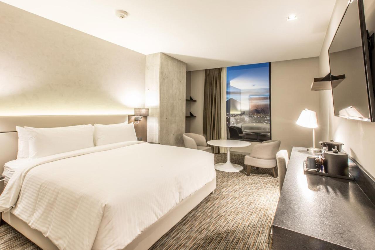 Four Points By Sheraton Пуэбла Экстерьер фото